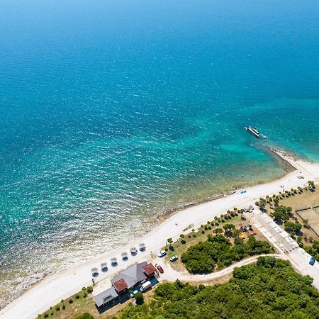 Teuta Apartments - A Beach And A Sea View Peroj Bagian luar foto