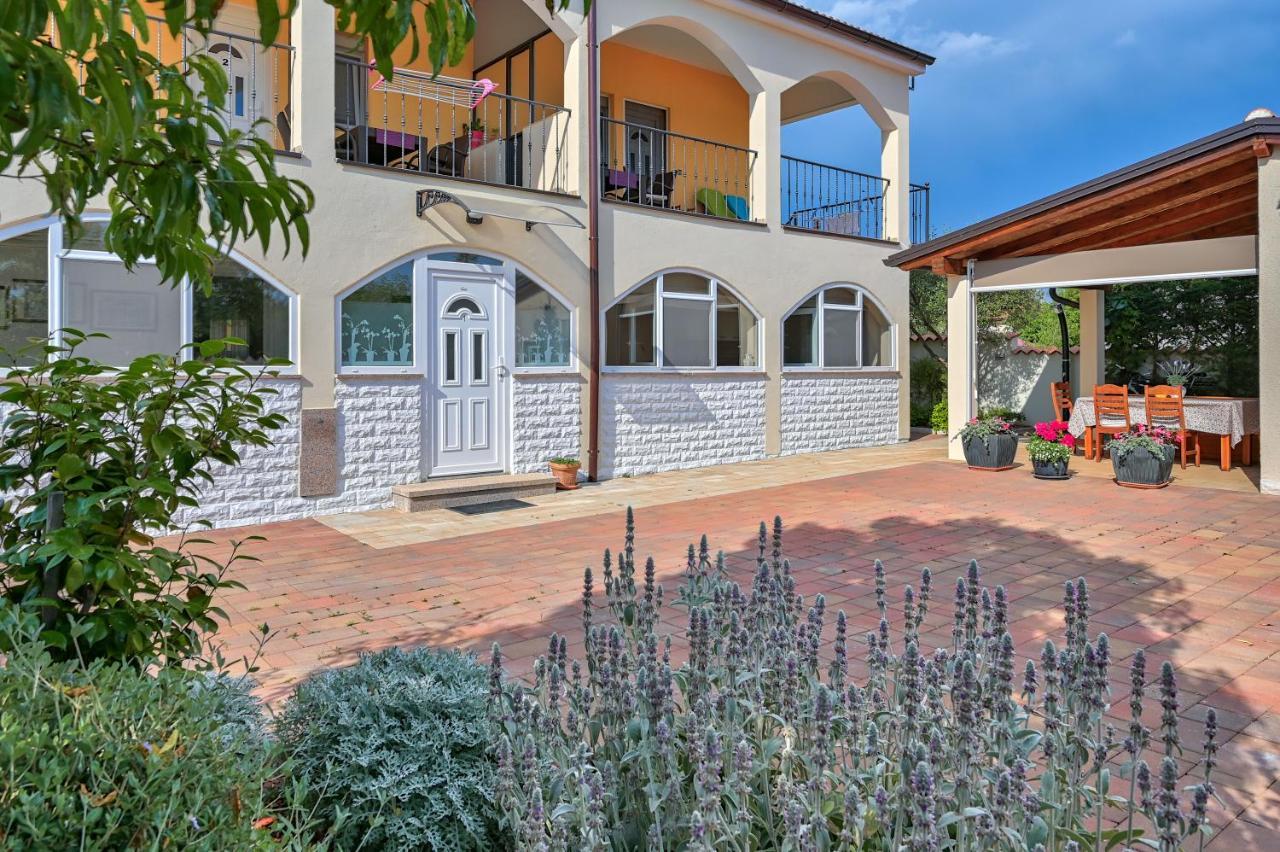 Teuta Apartments - A Beach And A Sea View Peroj Bagian luar foto