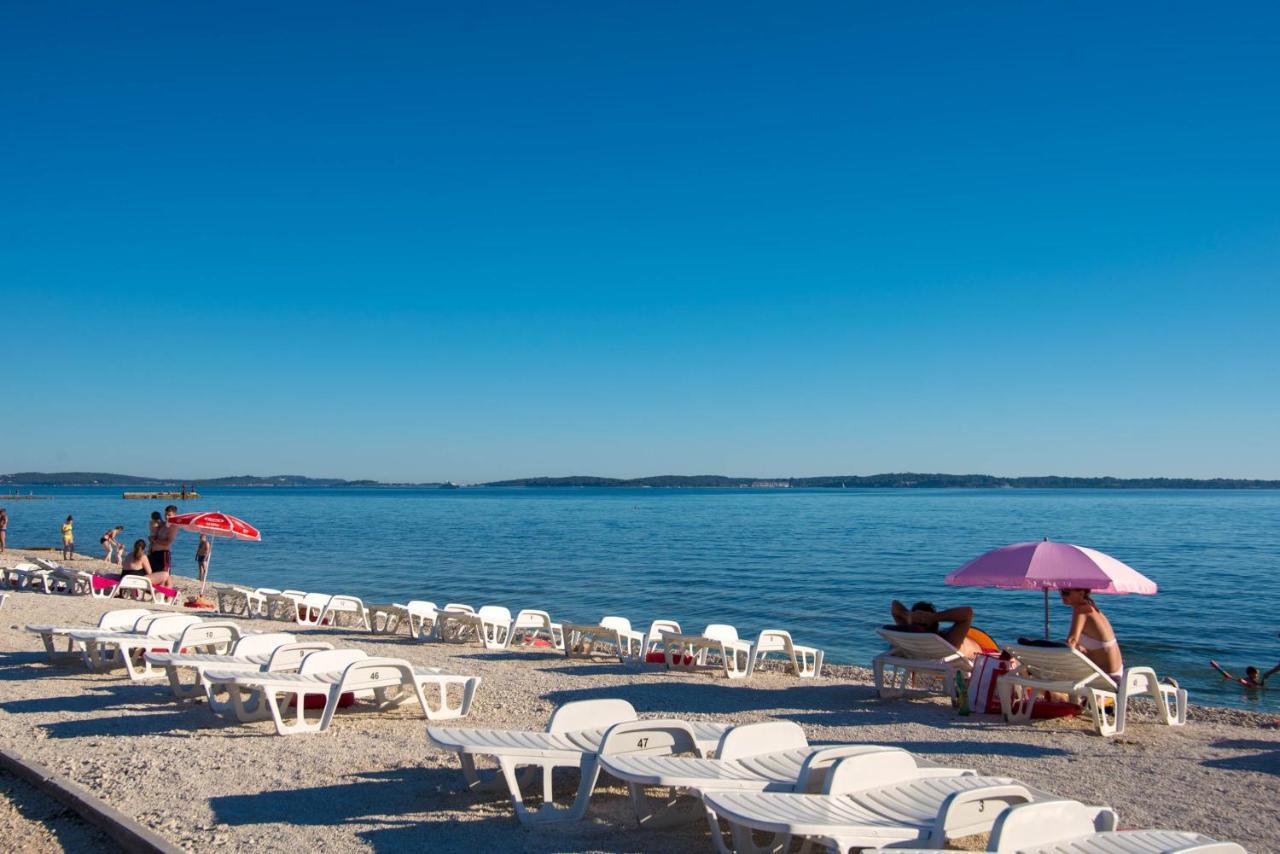 Teuta Apartments - A Beach And A Sea View Peroj Bagian luar foto