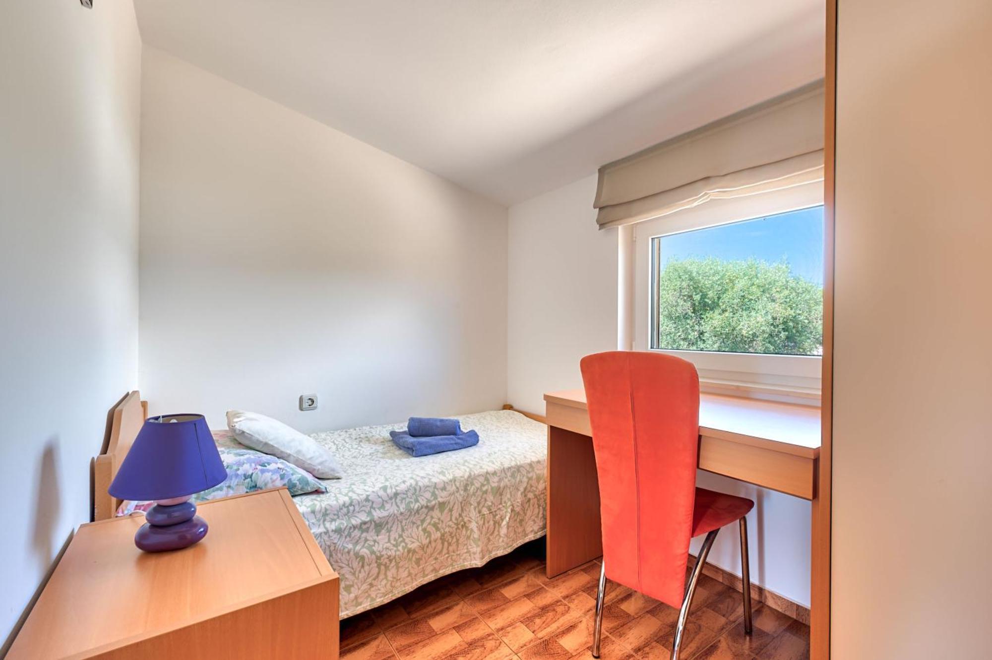 Teuta Apartments - A Beach And A Sea View Peroj Bagian luar foto