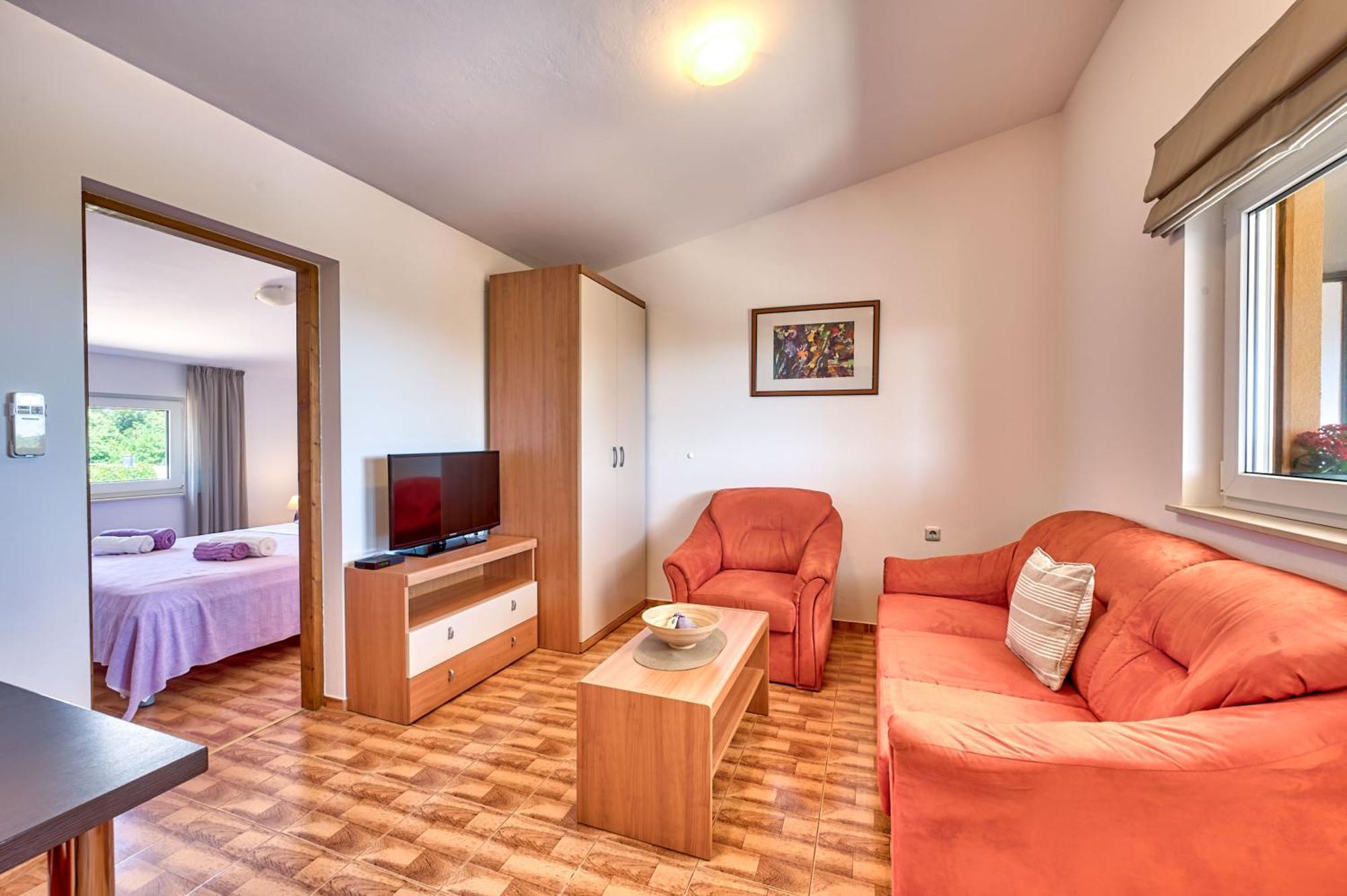Teuta Apartments - A Beach And A Sea View Peroj Bagian luar foto