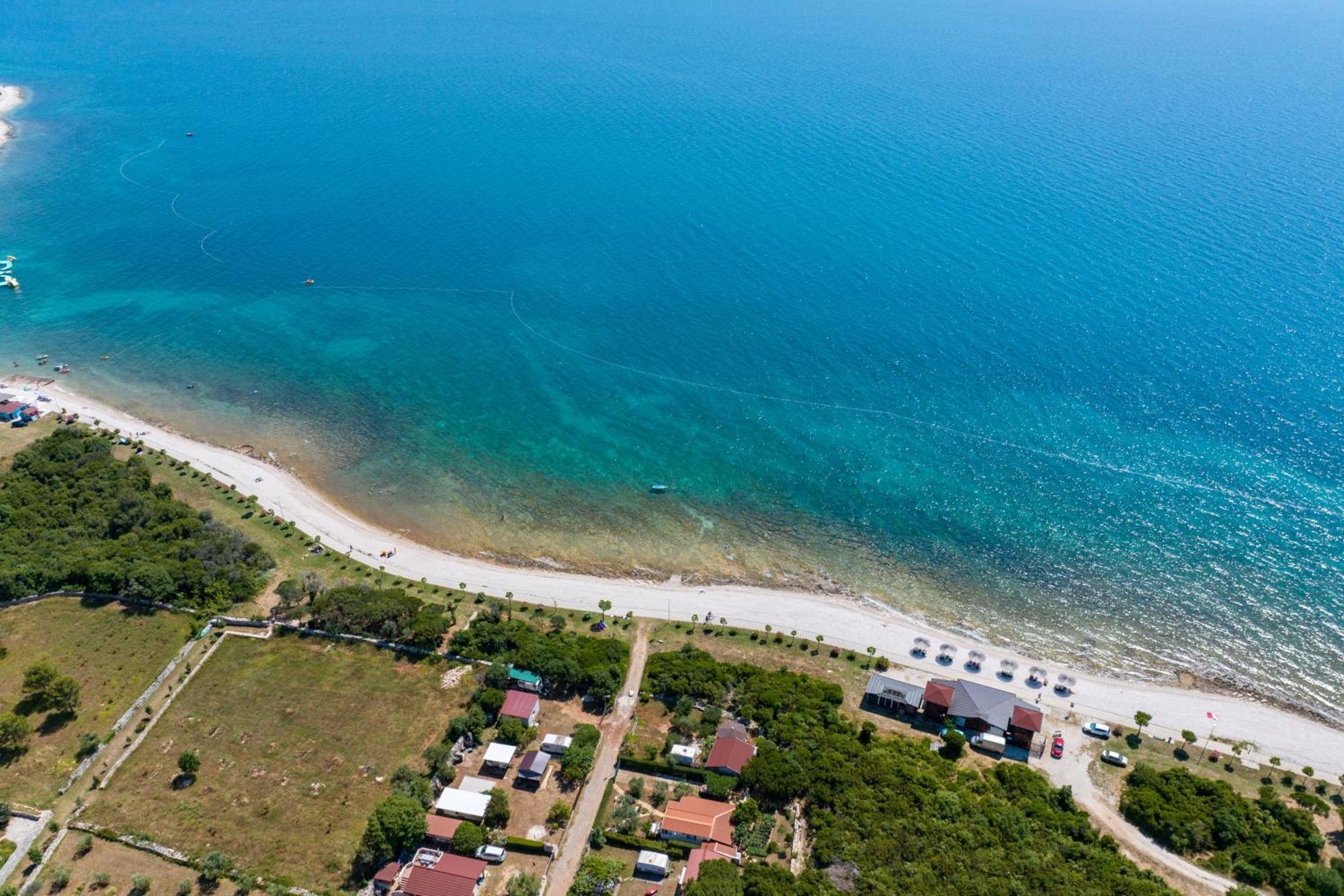 Teuta Apartments - A Beach And A Sea View Peroj Bagian luar foto