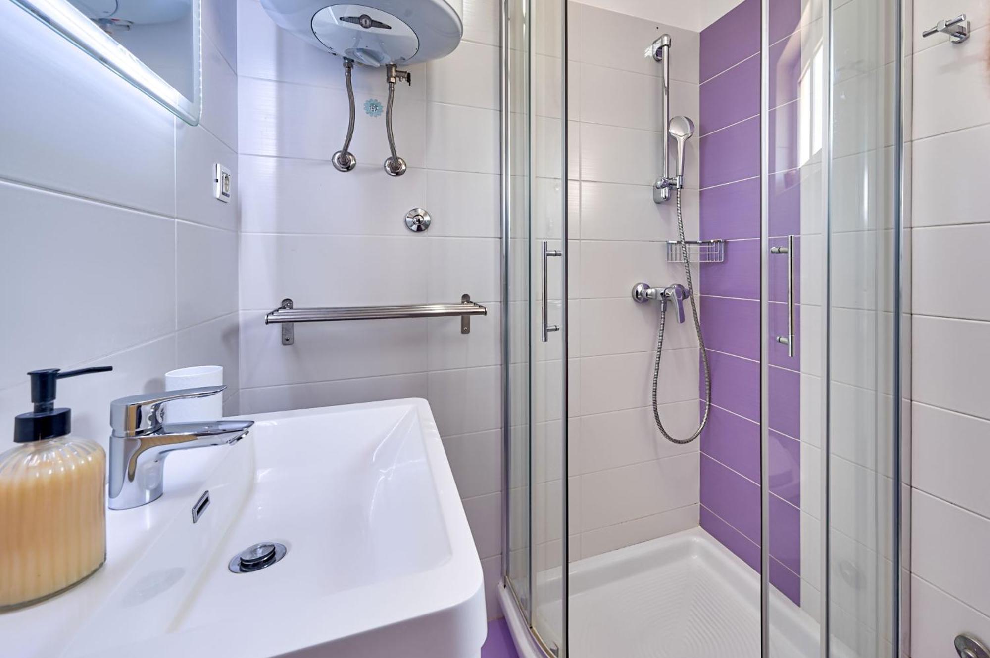 Teuta Apartments - A Beach And A Sea View Peroj Bagian luar foto