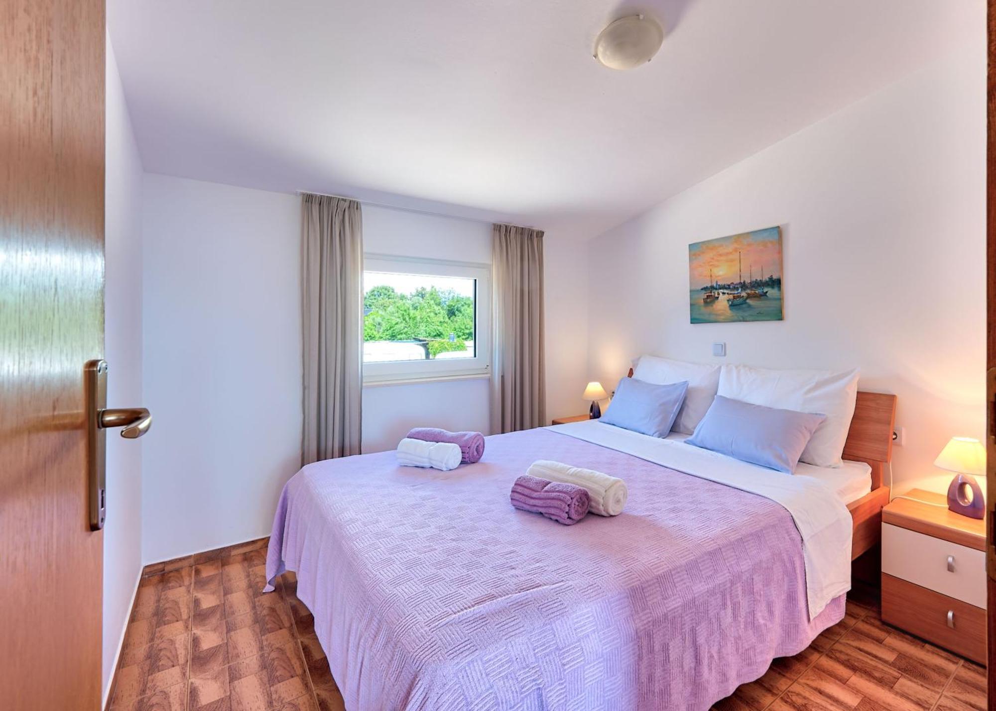 Teuta Apartments - A Beach And A Sea View Peroj Bagian luar foto