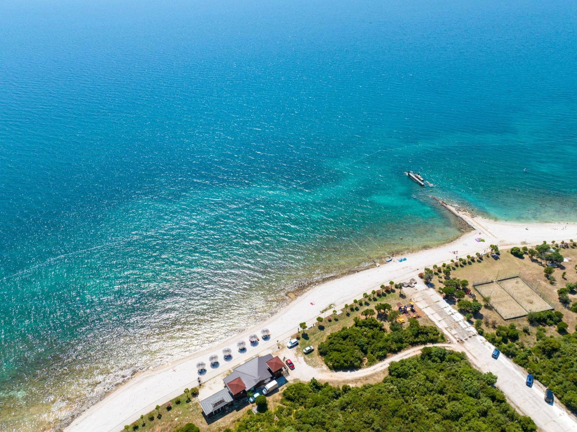 Teuta Apartments - A Beach And A Sea View Peroj Bagian luar foto