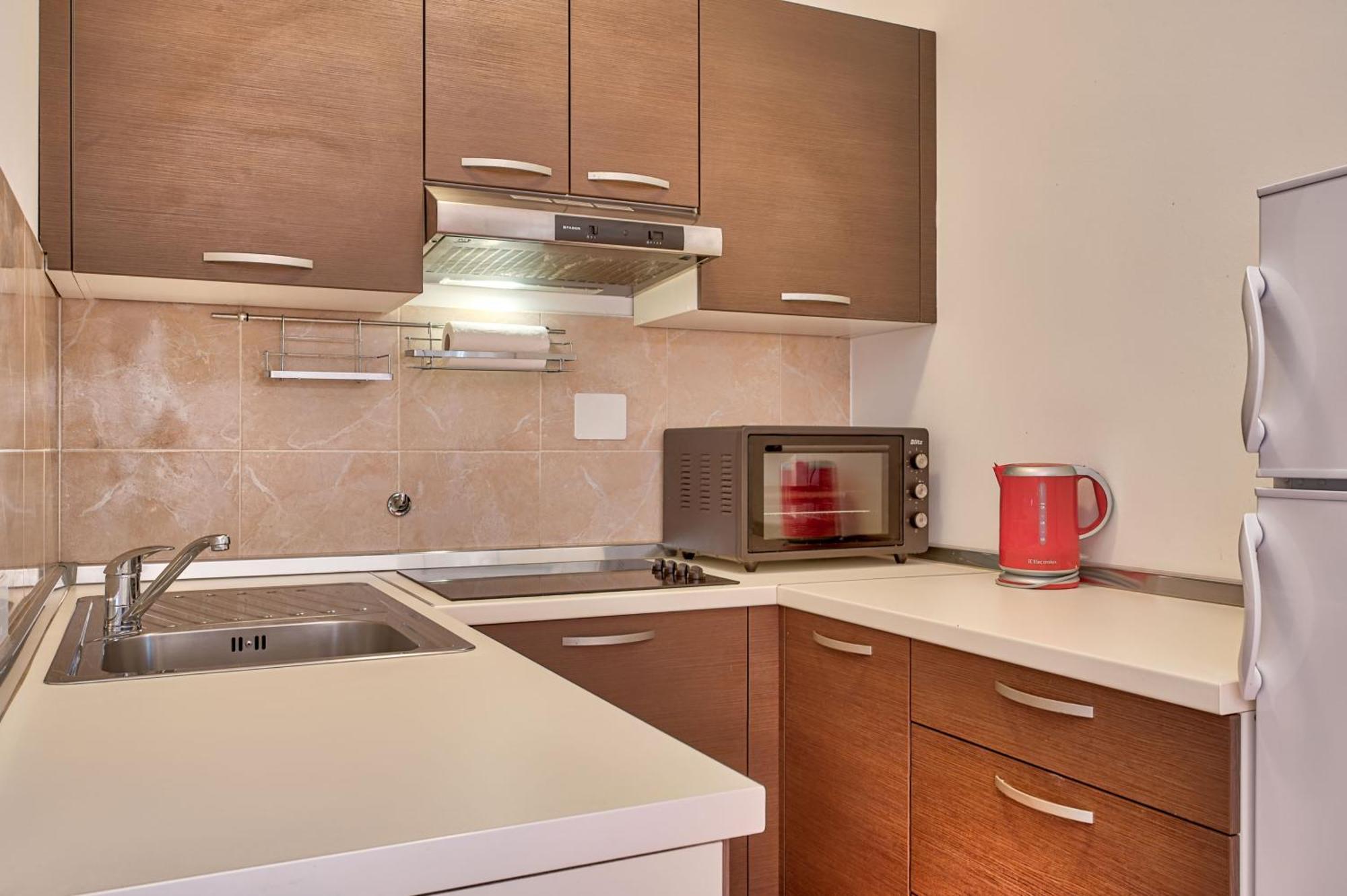 Teuta Apartments - A Beach And A Sea View Peroj Bagian luar foto