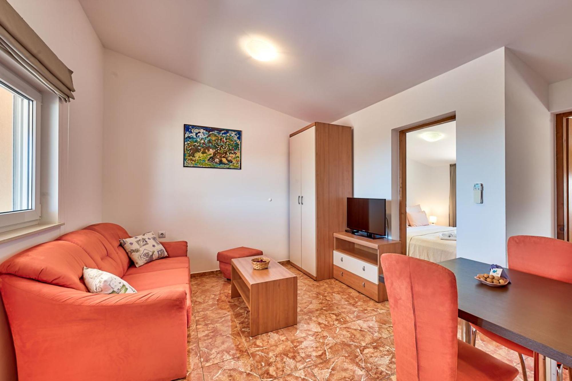 Teuta Apartments - A Beach And A Sea View Peroj Bagian luar foto